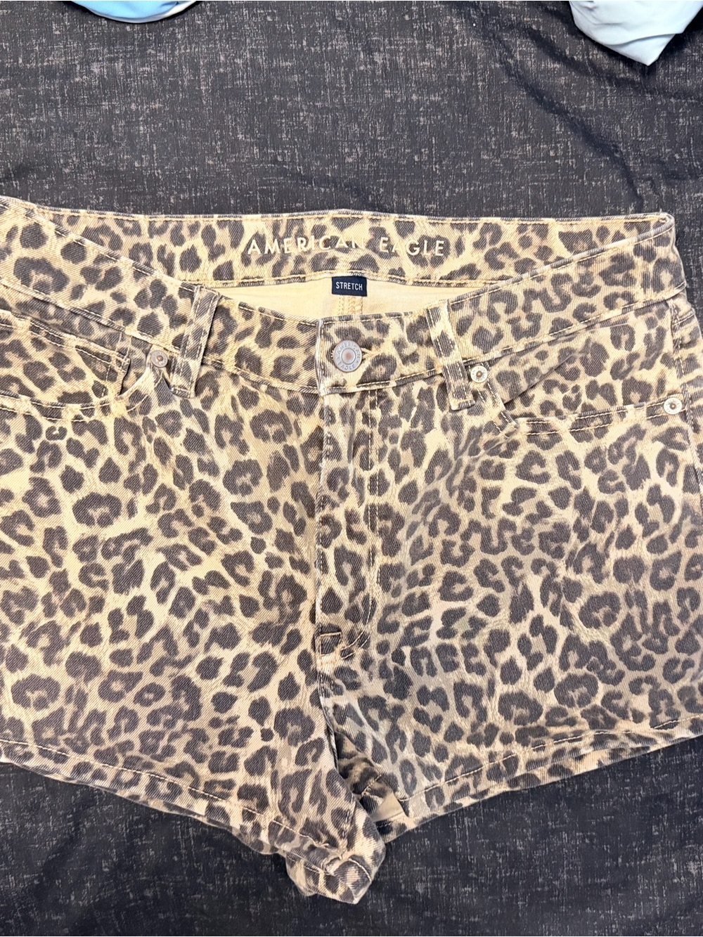 American Eagle Leopard Print Cargo Shorts 🐆